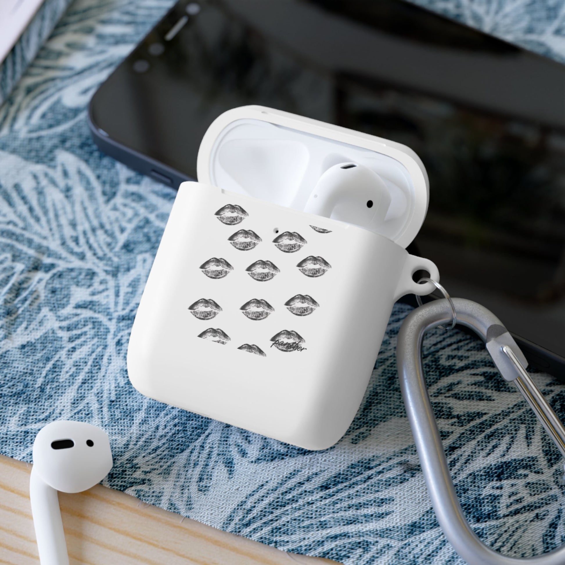 B&W Kisses Airpods/ Pro Case Cover.